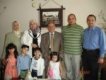 أنا الطفل الثاني من اليمين مع جدتي وجدي وأخوالي وأمي خلفنا عام 2007